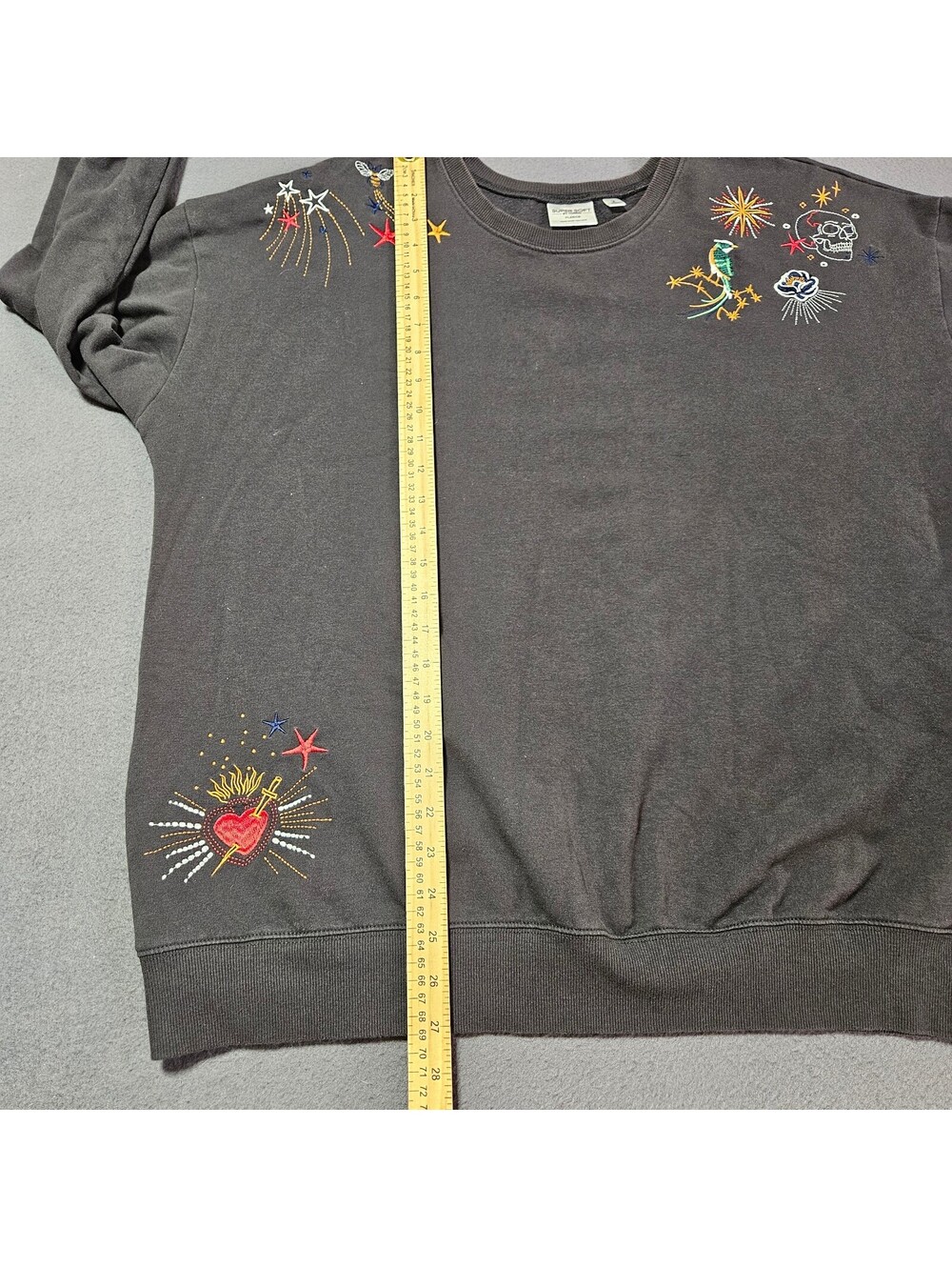 Torrid Size 2 2XL Gray Embroidered Skulls Crew Neck Sweater Super Soft Women - Picture 7 of 9